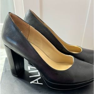 Naturalized heeled platform